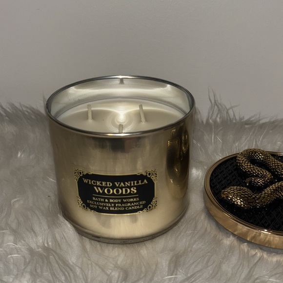 Wicked Vanilla Woods 3-Wick Candle from Bath & Body Works 🐍 - Picture 5 of 8